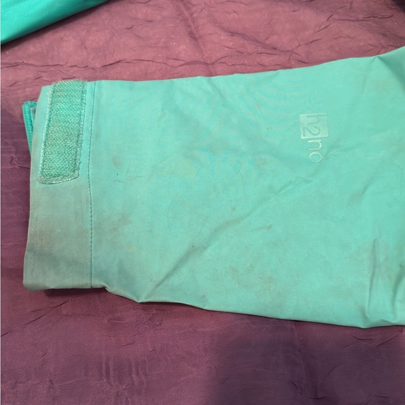 Patagonia raincoat in need of TLC - Picture 5 of 5